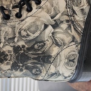 Skull and Roses size 8 Dr Martens Beckett Floral Boots UK 6  EU 39